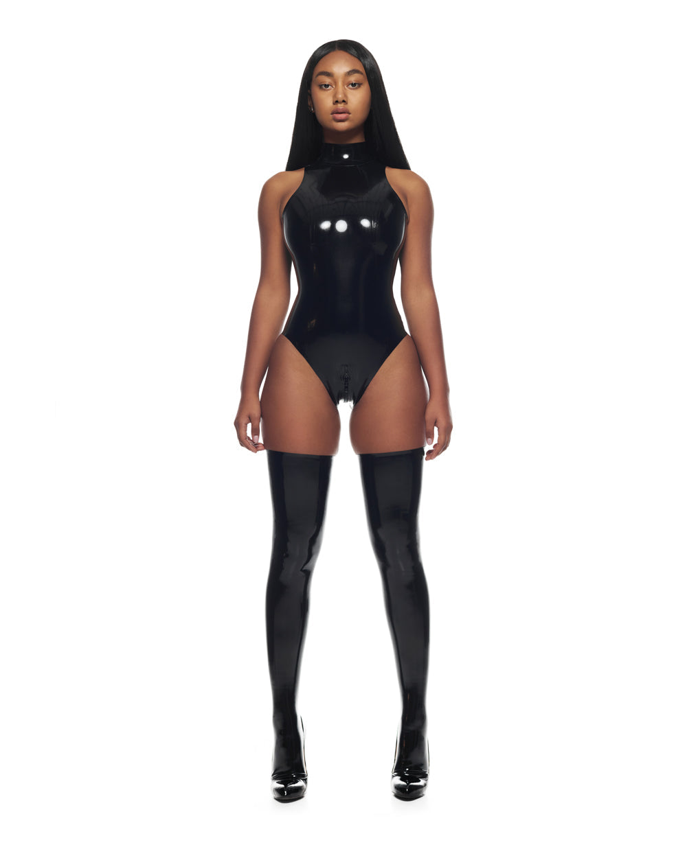 Enganliegende Jumpsuits aus Latex mit Rollkragen 