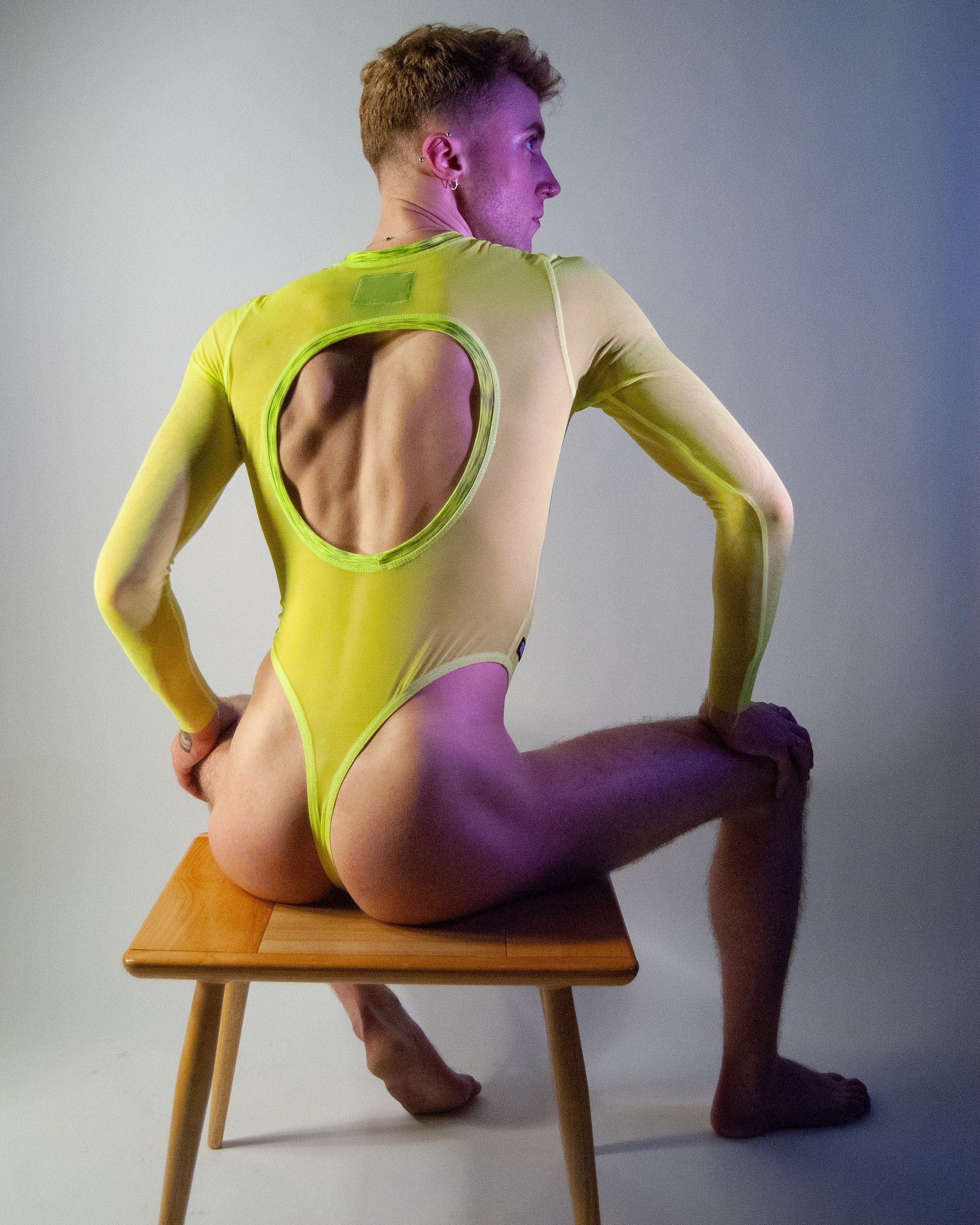 Langärmliger Mesh-Bodysuit für Männer 